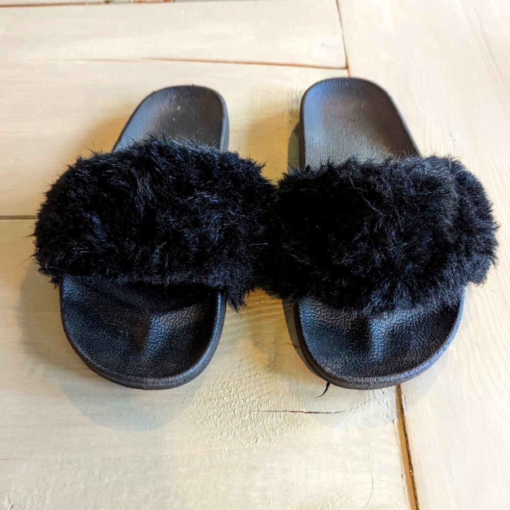EUC faux fur slides